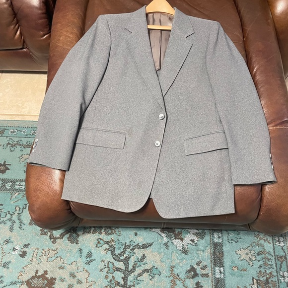 Gray Sports coat size 42 S with pants. FREE TIE with coat!! - Picture 4 of 10